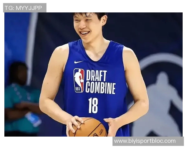 杨瀚森的发型之争:剃掉锅盖头选择寸头或光头更显魅力 杨瀚森的发型之争:剃掉锅盖头选择寸头或光头更显魅力