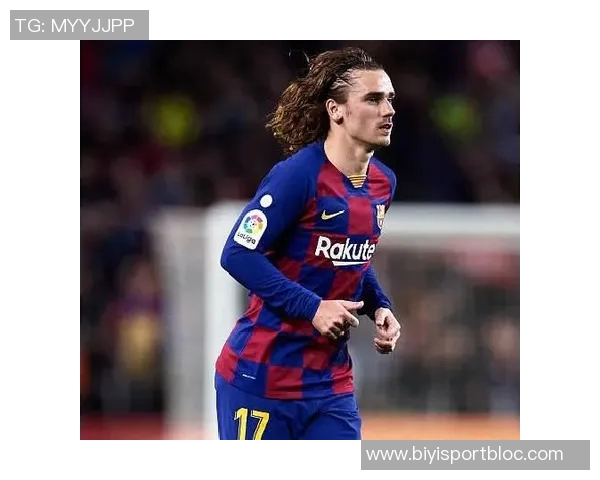 费尔明回乡参加巴萨球迷协会成立活动与球迷亲密互动签名留念 费尔明回乡参加巴萨球迷协会成立活动与球迷亲密互动签名留念